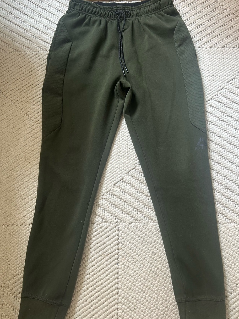 ✨Reebok Men’s Olive Green Tech Knit Tapered Joggers - Size S🍂